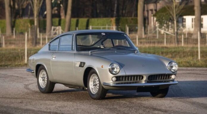 Hubo un día en que Ferrari creó un motor de tan solo cuatro cilindros, 1.032 cc y 91 CV que derivaba del 3.0 V12 Ferrari con motor de cuatro cilindros