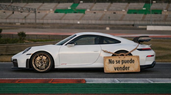 Un hombre paga 250.000 euros por un nuevo Porsche 911 GT3 y descubre que fue utilizado como vehículo de formación para técnicos
