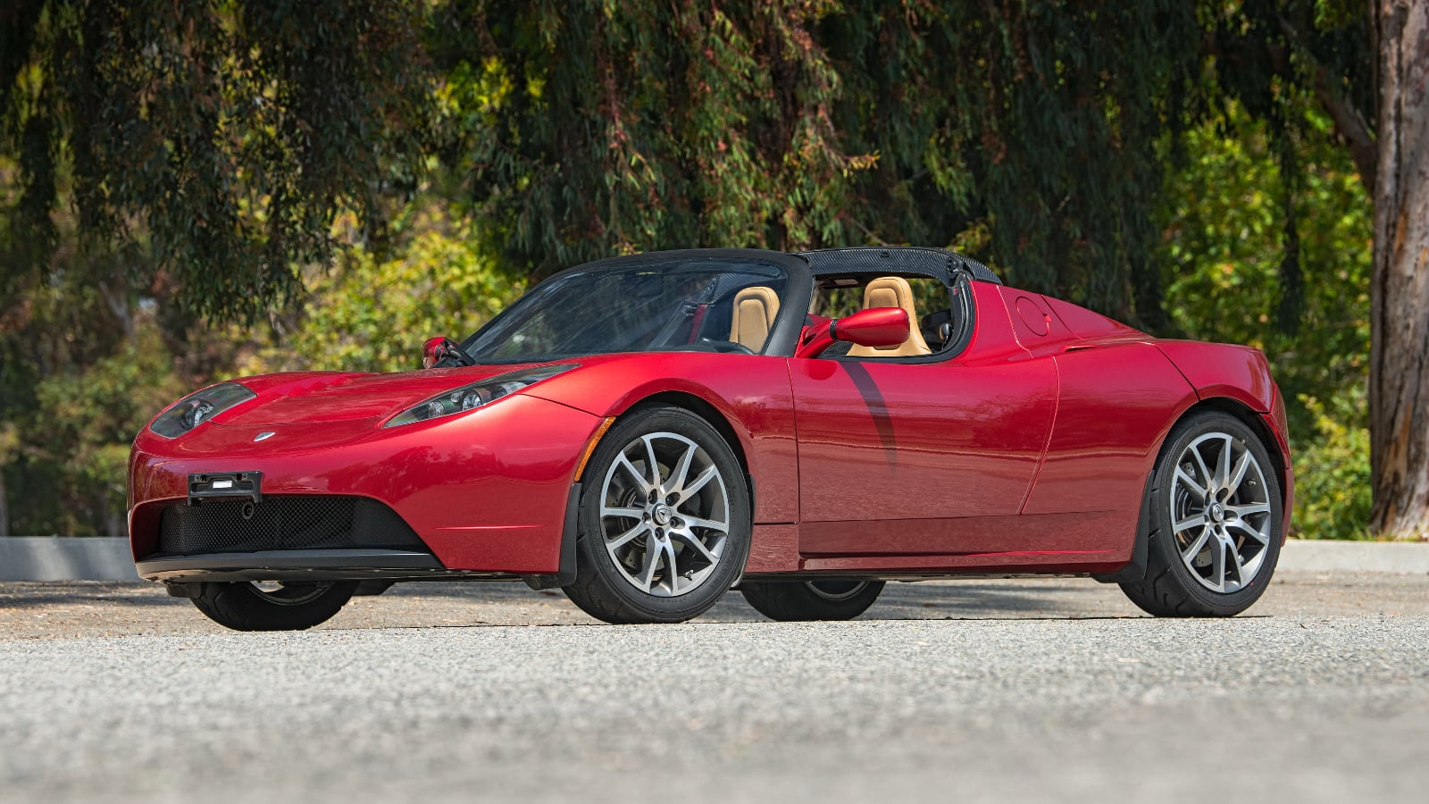 tres cuartos delantero del Tesla Roadster