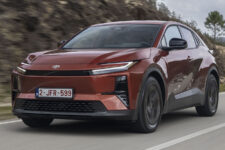 Toyota C-H+ movimiento