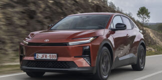 PRUEBA: Toyota C-HR+ Advance Toyota C-H+ movimiento