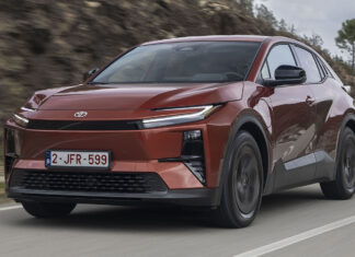 PRUEBA: Toyota C-HR+ Advance Toyota C-H+ movimiento