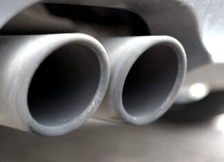 Añadir pequeñas cantidades de agua al diésel puede reducir las emisiones del motor en más del 60%, según un estudio Mezclar agua con diésel ayuda a reducir las emisiones