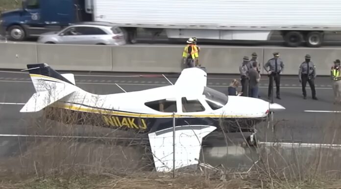 Una avioneta aterriza en una autopista en Estados Unidos: “Fue un milagro de Pasqua” Avioneta aterriza en una autopista en Pensilvanya