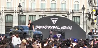 CUPRA consigue lo que parecía imposible: mete un Raval y monta un concierto en medio de la Puerta del Sol CUPRA concierto en Puerta del Sol