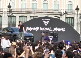 CUPRA consigue lo que parecía imposible: mete un Raval y monta un concierto en medio de la Puerta del Sol CUPRA concierto en Puerta del Sol