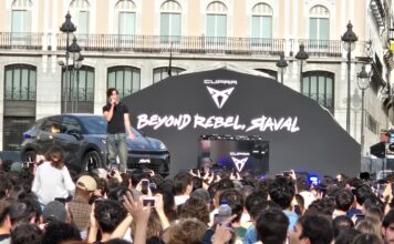 CUPRA consigue lo que parecía imposible: mete un Raval y monta un concierto en medio de la Puerta del Sol CUPRA concierto en Puerta del Sol