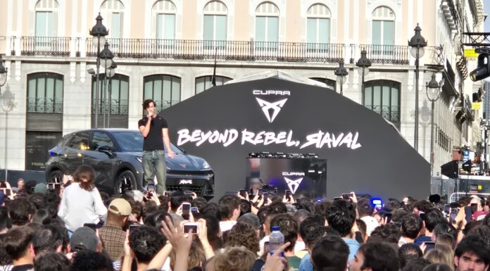 CUPRA consigue lo que parecía imposible: mete un Raval y monta un concierto en medio de la Puerta del Sol CUPRA concierto en Puerta del Sol