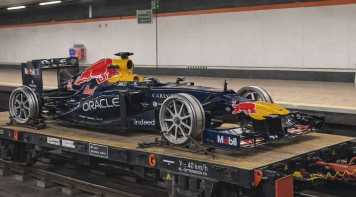 ¿Qué hace un coche Red Bull de Fórmula 1 en las vías del Metro de Madrid? Coche Red Bull Fórmula 1 Metro de Madrid