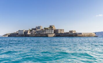 Hashima, la pequeña isla de Japón donde se desarrolló Mitsubishi tras descubrir una veta de carbón Hashima Mitsubishi