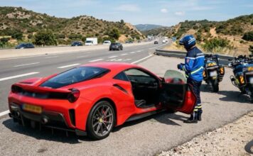 Interceptan a un jubilado circulando a 256 km/h con un Ferrari en un tramo limitado a 130 Jubilado en un Ferrari a 256 km/h