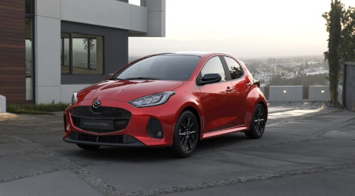 Mazda2 Hybrid 2026, ligero rediseño y mejoras de equipamiento para el utilitario japonés Mazda2 Hybrid 2026