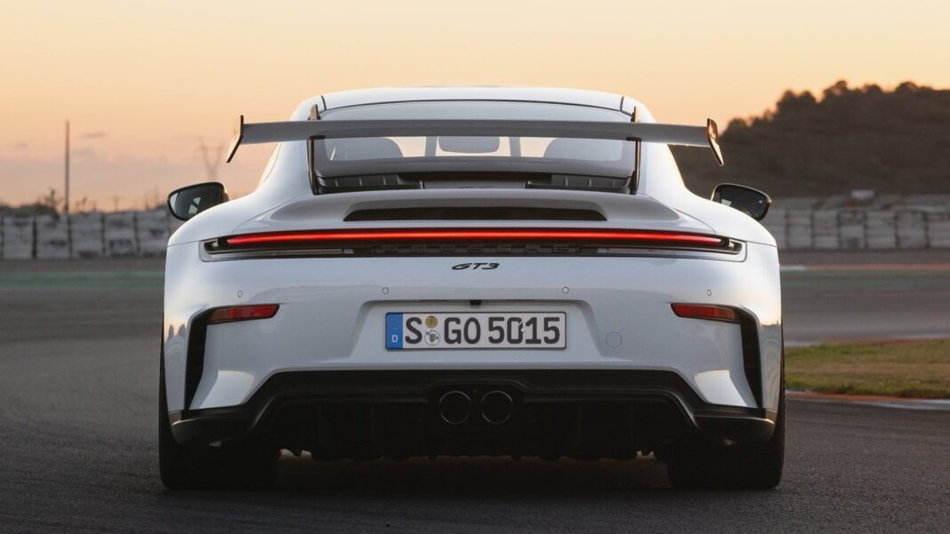 mujer-92-anos-porsche-911-gt3 Mujer de 92 años circulando a 228 km/h en un Porsche 911 GT3