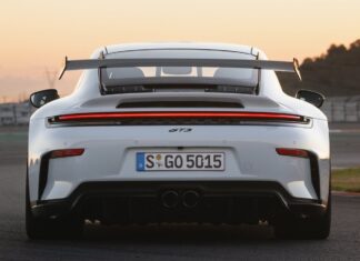 Interceptada una mujer de 92 años circulando a 228 km/h en un Porsche 911 GT3: “Me gusta conducir rápido” Mujer de 92 años circulando a 228 km/h en un Porsche 911 GT3