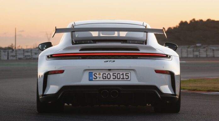 Interceptada una mujer de 92 años circulando a 228 km/h en un Porsche 911 GT3: “Me gusta conducir rápido” Mujer de 92 años circulando a 228 km/h en un Porsche 911 GT3