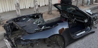 Unos ladrones desvalijan un Porsche 911 hasta dejar sólo el chasis; la gente piensa que se trata de un Mazda MX-5 Porsche 911 desvalijado