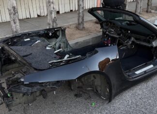 Unos ladrones desvalijan un Porsche 911 hasta dejar sólo el chasis; la gente piensa que se trata de un Mazda MX-5 Porsche 911 desvalijado