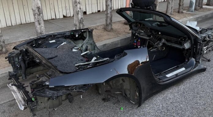 Unos ladrones desvalijan un Porsche 911 hasta dejar sólo el chasis; la gente piensa que se trata de un Mazda MX-5 Porsche 911 desvalijado