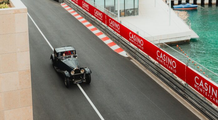 El Príncipe Alberto II conduce el legendario Bugatti Type 41 Royale en Gran Premio Histórico de Mónaco Príncipel Alberto II conduce un Bugatti Type 41 Royale