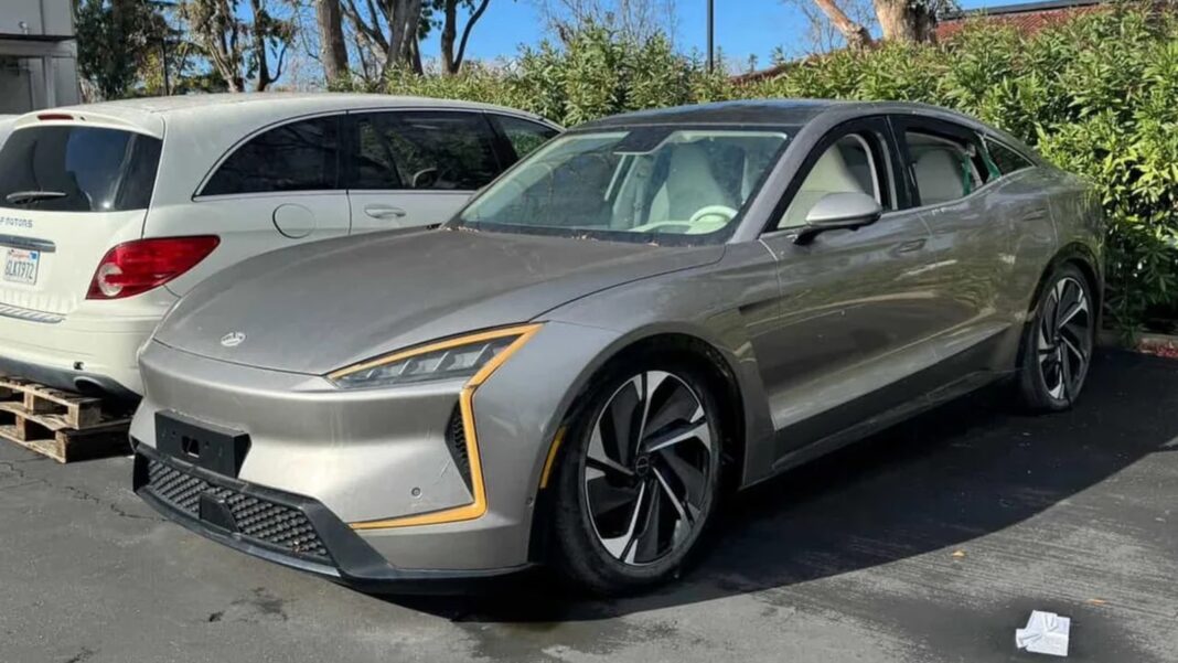 Prototipo abandonado coche eléctrico chino