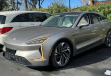 Encuentran el prototipo abandonado de un coche eléctrico chino de 1.000 CV que se iba a fabricar en Estados Unidos para competir con Tesla Prototipo abandonado coche eléctrico chino