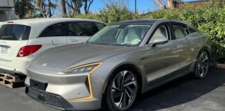 Encuentran el prototipo abandonado de un coche eléctrico chino de 1.000 CV que se iba a fabricar en Estados Unidos para competir con Tesla Prototipo abandonado coche eléctrico chino