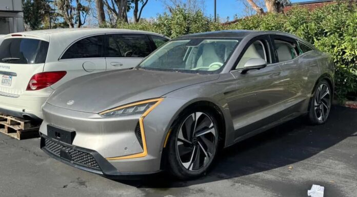 Encuentran el prototipo abandonado de un coche eléctrico chino de 1.000 CV que se iba a fabricar en Estados Unidos para competir con Tesla Prototipo abandonado coche eléctrico chino