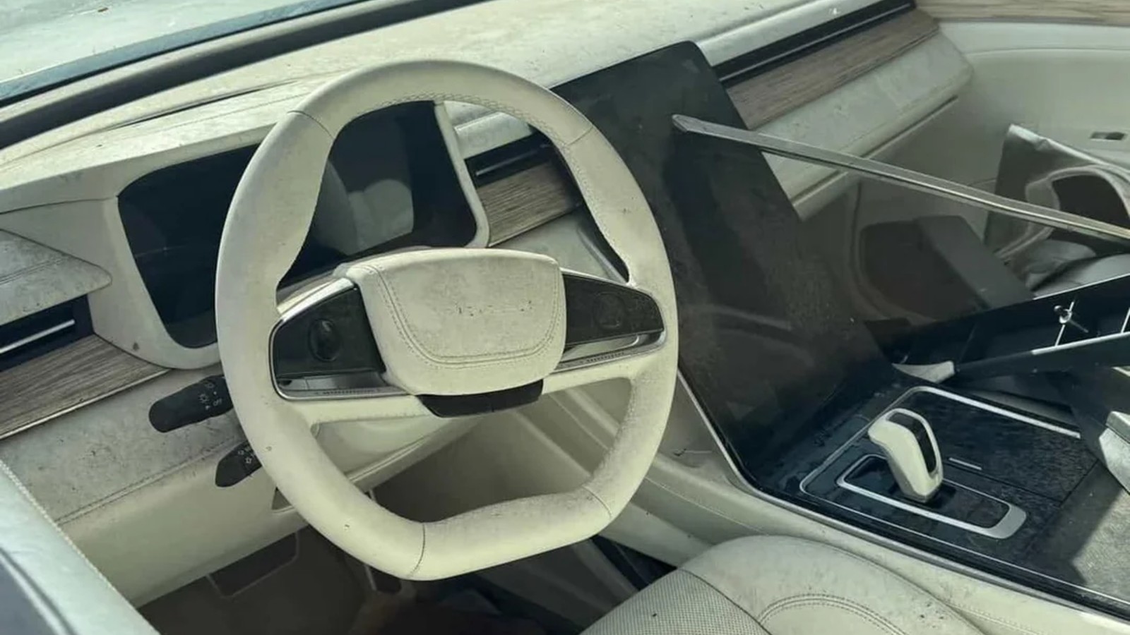 Prototipo abandonado coche eléctrico chino