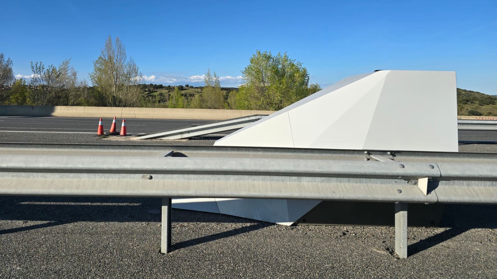 radar de remolque de la DGT en la A1 dirección de Madrid