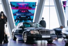 El último Mercedes 500E construido junto con Porsche se exhibe en el Museo de la marca en Stuttgart y sólo tiene 422 kilómetros