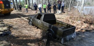 Encuentran un Volkswagen Rabbit pick-up hundido en un lago desde 1982 mientras pescaban Volkswagen Rabbit pick-up hundido en un lago