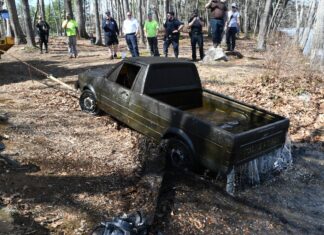 Encuentran un Volkswagen Rabbit pick-up hundido en un lago desde 1982 mientras pescaban Volkswagen Rabbit pick-up hundido en un lago