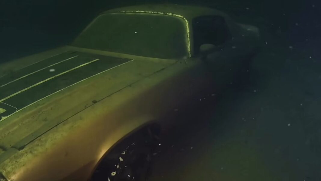 camaro-z28-hundido-lago Camaro Z28 hundido en un lago