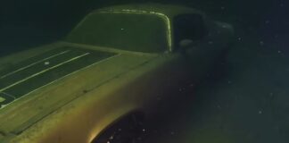 Encuentran un Camaro Z28 de 1974 hundido en un lago Camaro Z28 hundido en un lago