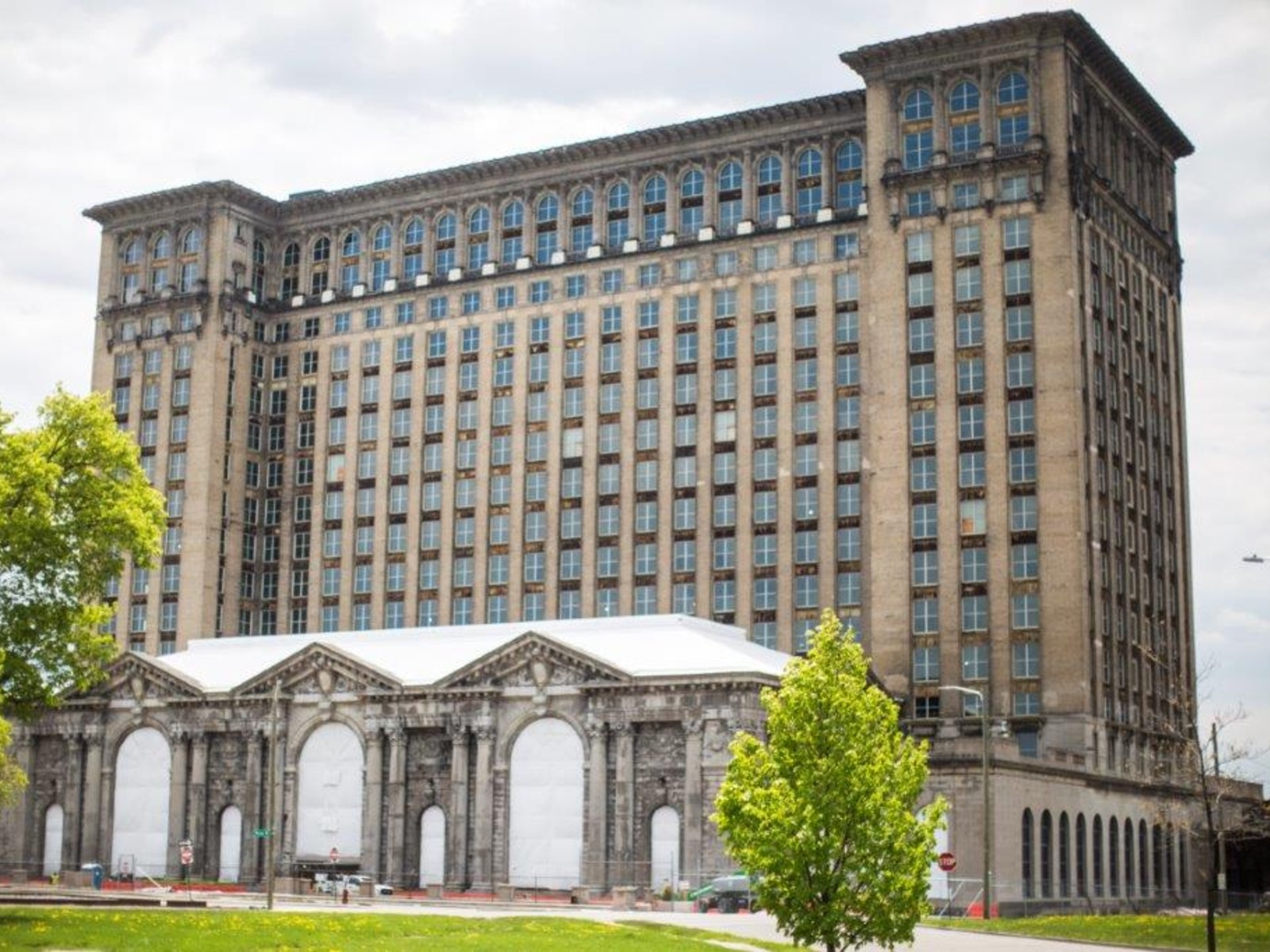 Antigua estación de tren de Detroit convertida en centro tecnológico de Ford