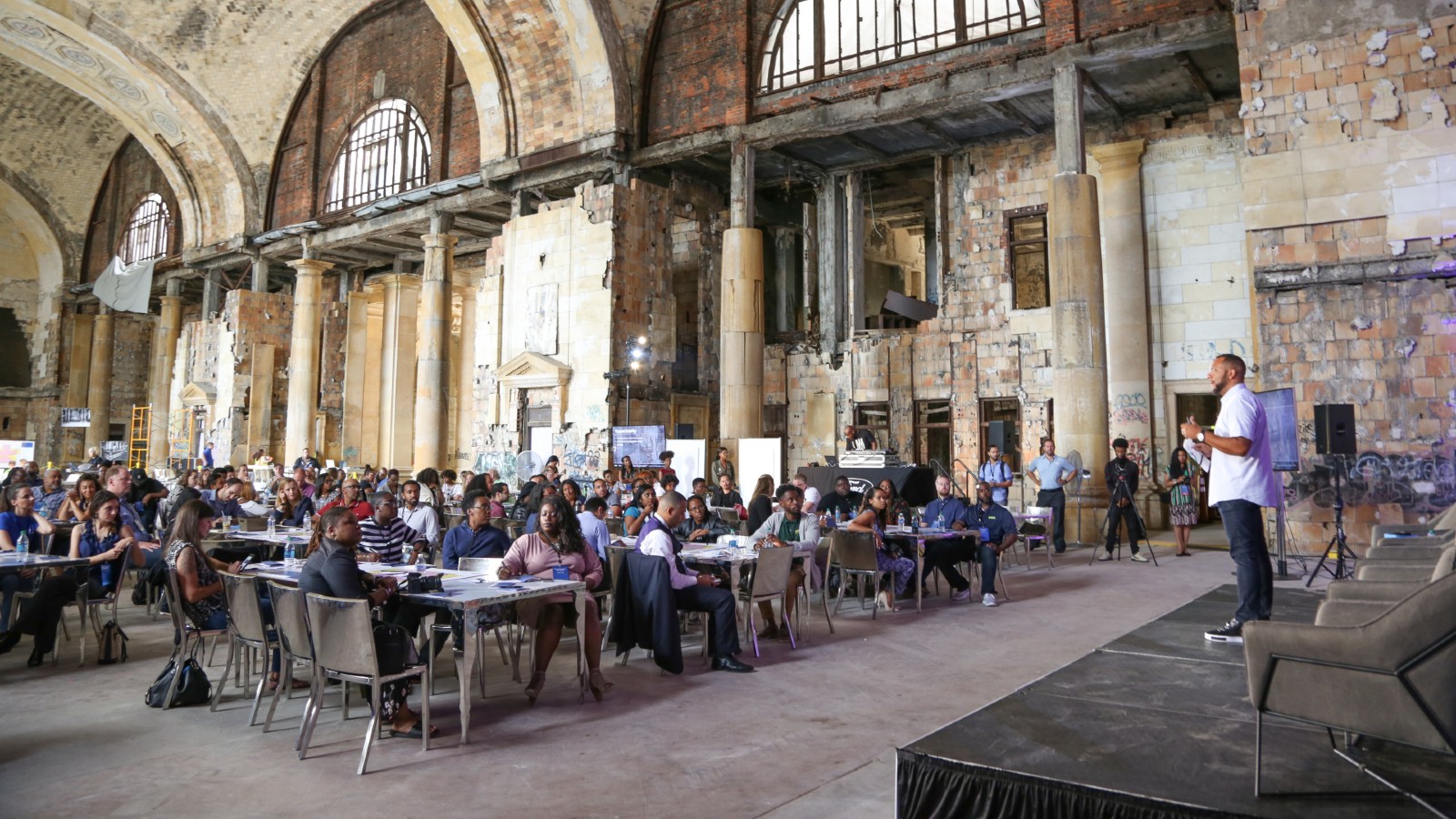 Antigua estación de tren de Detroit convertida en centro tecnológico de Ford