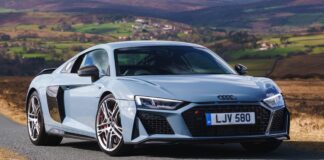 Intercambia su Audi R8 por una colección de cartas de Pokémon Intercambia su Audi R8 por una colección de cartas de Pokémon