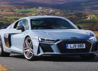 Intercambia su Audi R8 por una colección de cartas de Pokémon Intercambia su Audi R8 por una colección de cartas de Pokémon