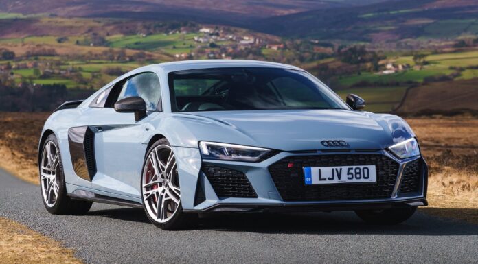 Intercambia su Audi R8 por una colección de cartas de Pokémon Intercambia su Audi R8 por una colección de cartas de Pokémon