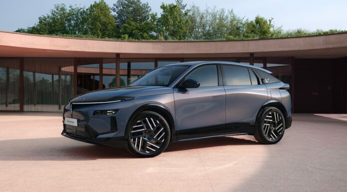 Primeras imágenes oficiales del Lancia Gamma, un SUV disponible con motores híbridos y eléctricos que llegará después del verano Lancia Gamma