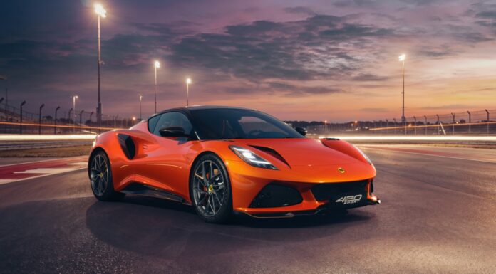 Lotus Emira 420 Sport con paquete Lightweight Handling, más ligero, potente y aerodinámico Lotus Emira 420 Sport