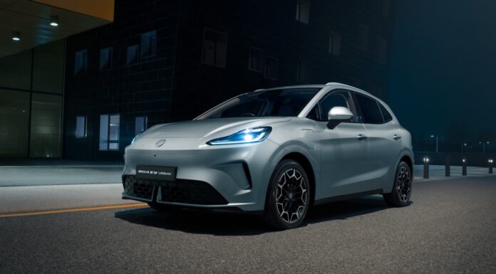 MG4 Urban, un compacto eléctrico desde 16.590 euros, con un maletero de casi 500 litros y más de 400 kilómetros de autonomía MG4 Urban