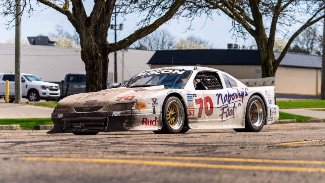 Ford Mustang Cobra con el que Paul Newman ganó las 24 Horas de Daytona en 1995