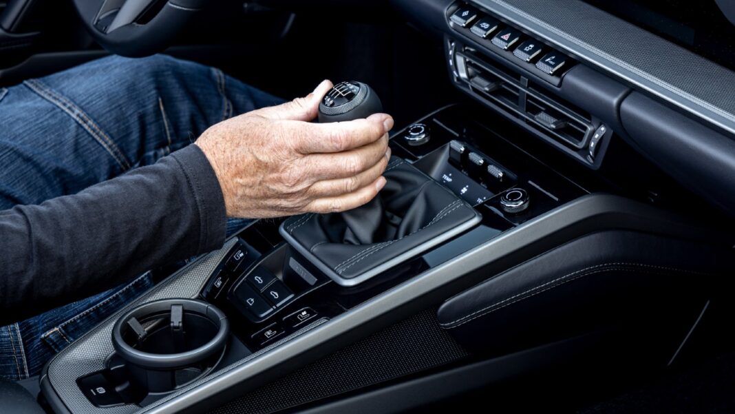 Conducir coche con cambio manual activa una importante región del cerebro