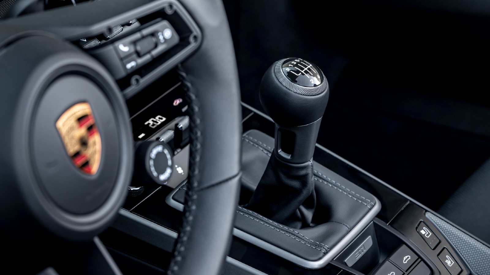 Conducir coche con cambio manual activa una importante región del cerebro