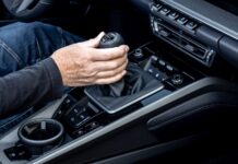 Conducir un coche con cambio manual activa una importante región del cerebro que los cambios automáticos no pueden, según un estudio Conducir coche con cambio manual activa una importante región del cerebro