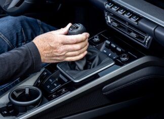 Conducir un coche con cambio manual activa una importante región del cerebro que los cambios automáticos no pueden, según un estudio Conducir coche con cambio manual activa una importante región del cerebro