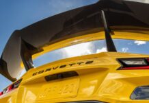El Chevy Corvette ZR1 genera tanta carga aerodinámica que a partir de 295 km/h daña la pintura Corvette ZR1 carga aerodinámica provoca daños en la pintura