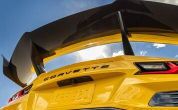 El Chevy Corvette ZR1 genera tanta carga aerodinámica que a partir de 295 km/h daña la pintura Corvette ZR1 carga aerodinámica provoca daños en la pintura