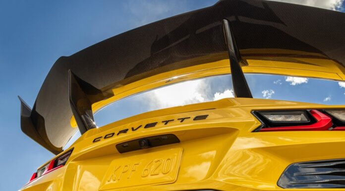 El Chevy Corvette ZR1 genera tanta carga aerodinámica que a partir de 295 km/h daña la pintura Corvette ZR1 carga aerodinámica provoca daños en la pintura